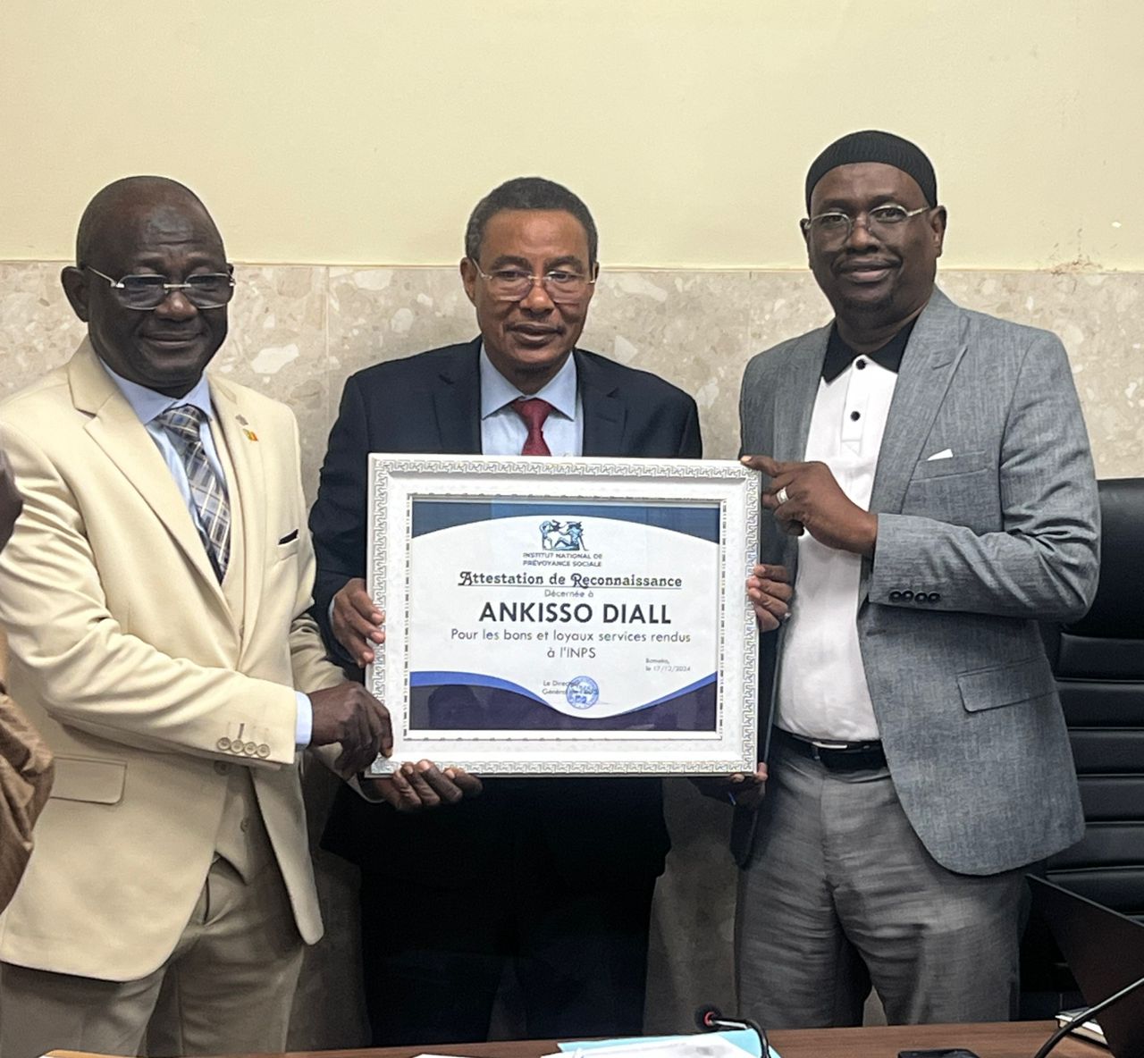 L’INPS rend hommage à M. Diall Ankisso, Directeur de la DRCCE, après 40 ans de service